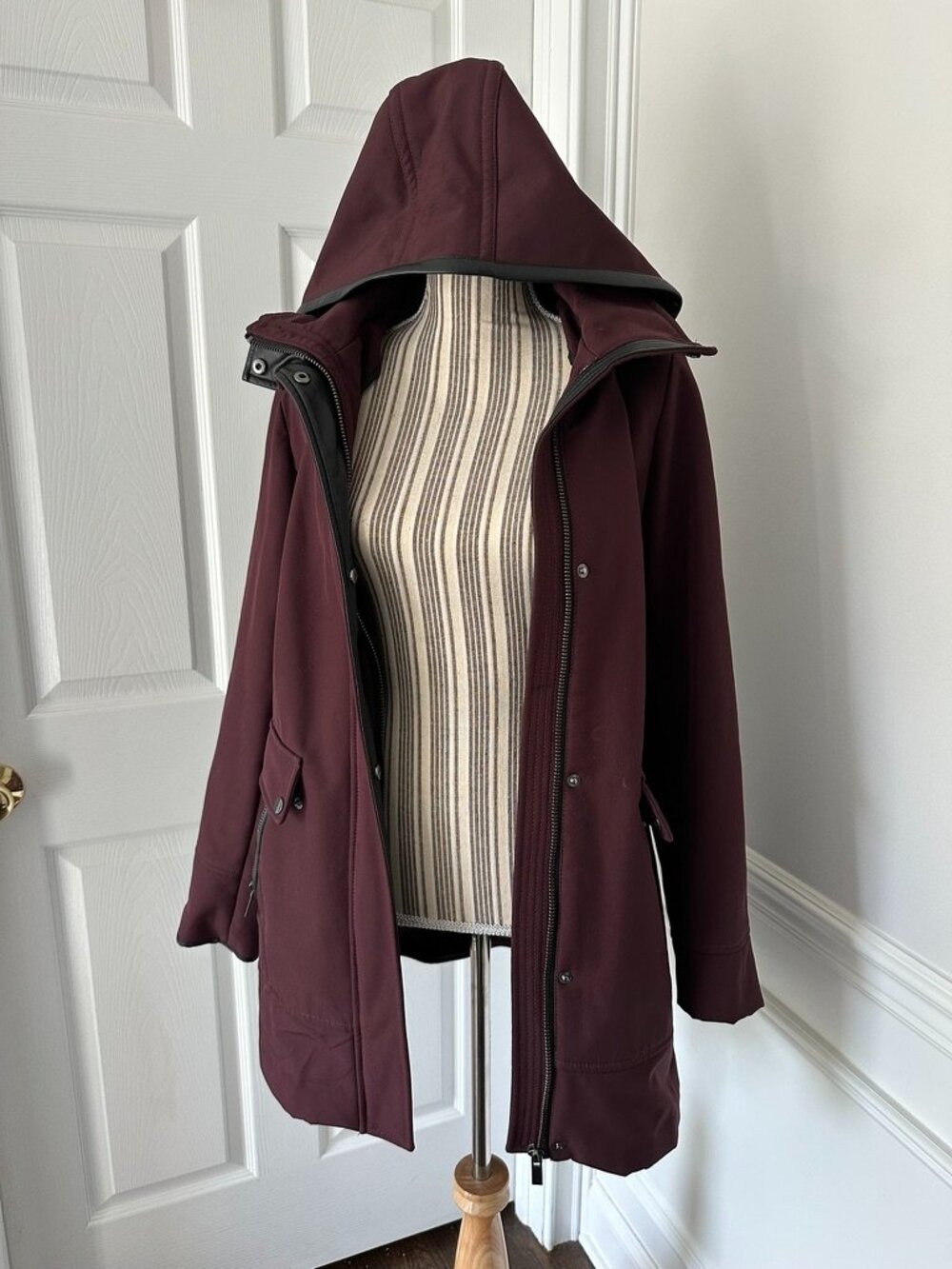 Badgley Mischka Burgundy Softshell Hooded Coat Fleece Lined Zip Jacket Medium - Picture 2 of 5